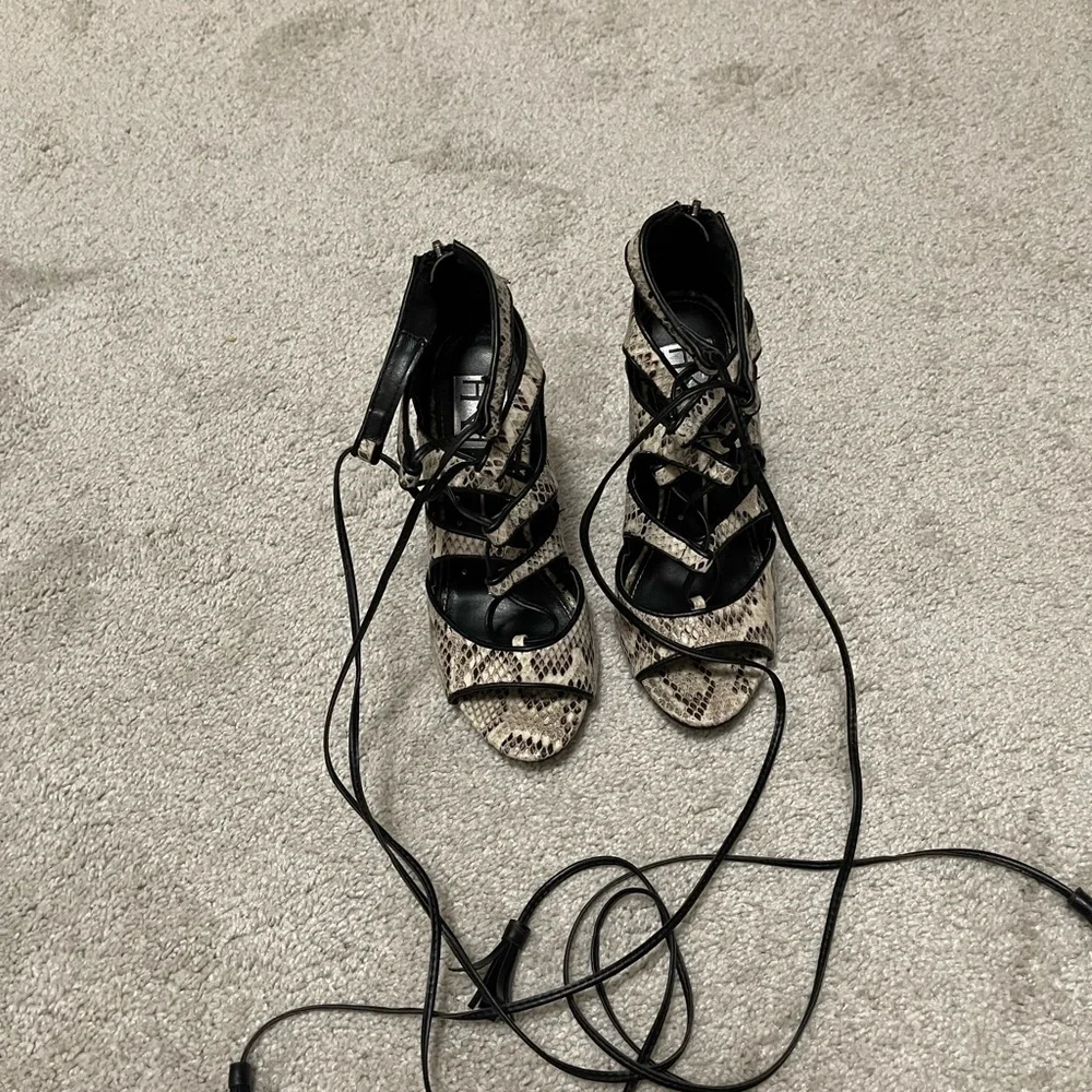 SHOES - Picture 1 of 5